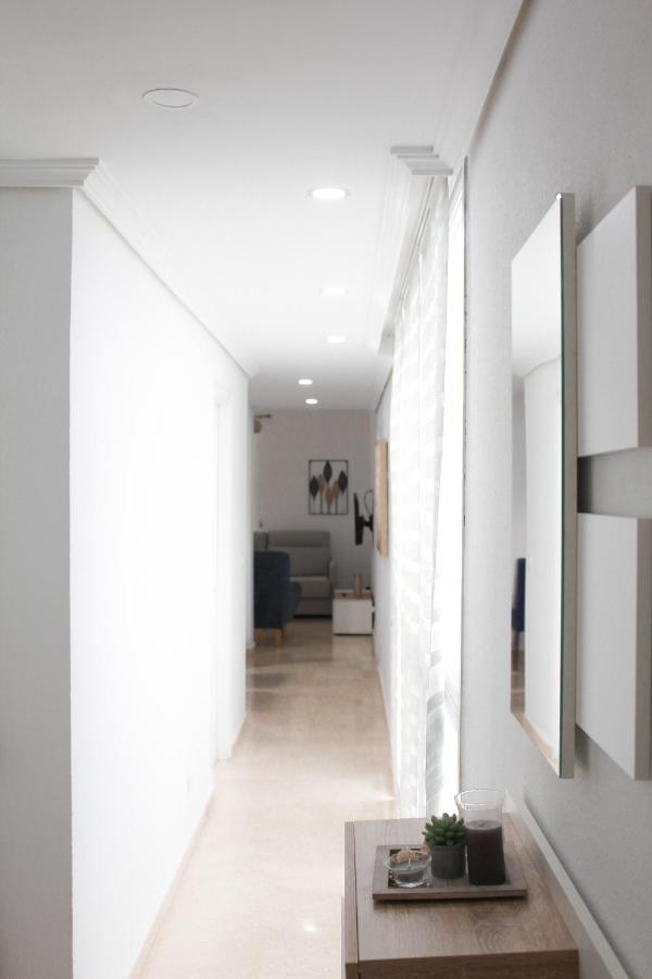 Monkeys Apartments Lumbreras Deluxe Севиля Екстериор снимка