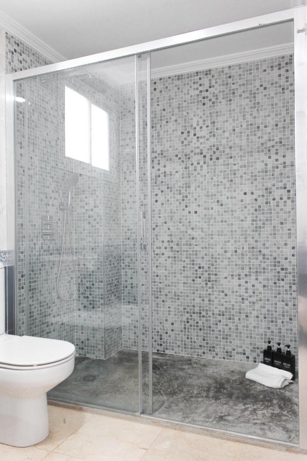 Monkeys Apartments Lumbreras Deluxe Севиля Екстериор снимка