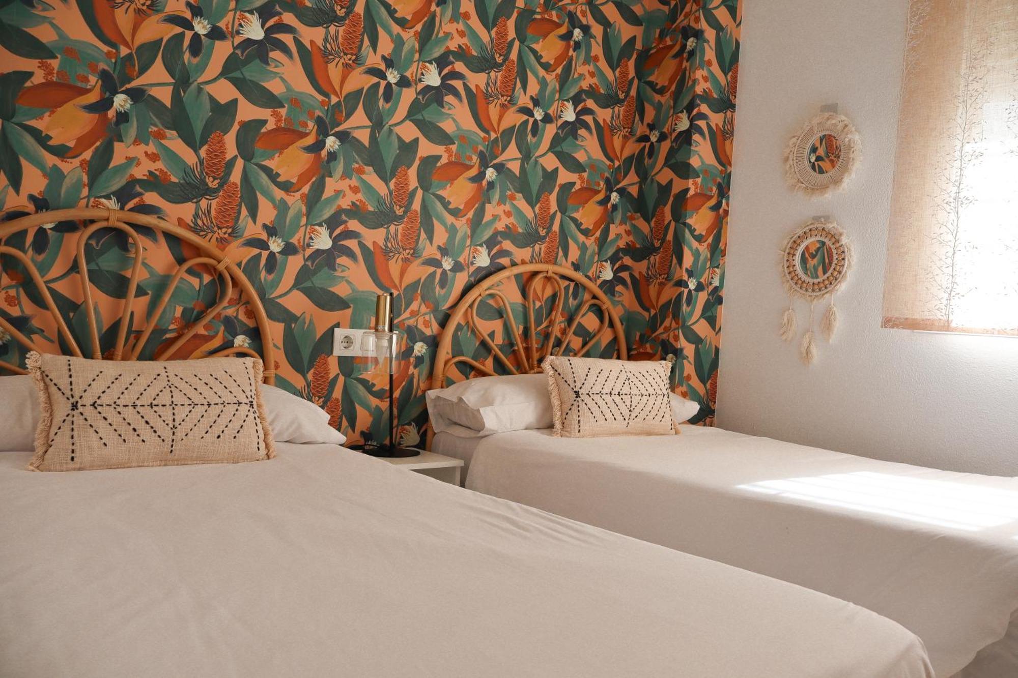 Monkeys Apartments Lumbreras Deluxe Севиля Екстериор снимка