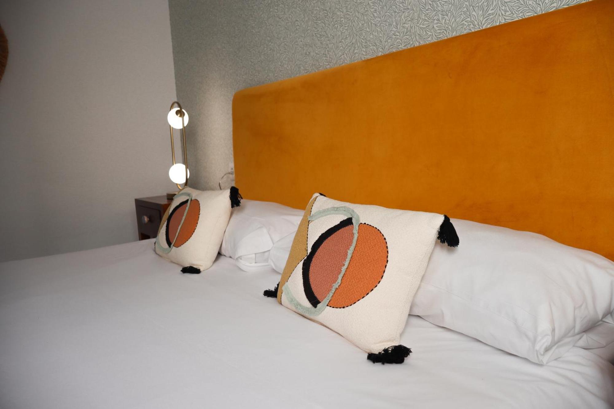 Monkeys Apartments Lumbreras Deluxe Севиля Екстериор снимка